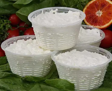 ricotta-fresca-con-fuscelle.webp